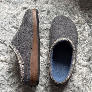 L.L. Bean Gray Felt Clog Slippers with Blue Insole and Brown Sole